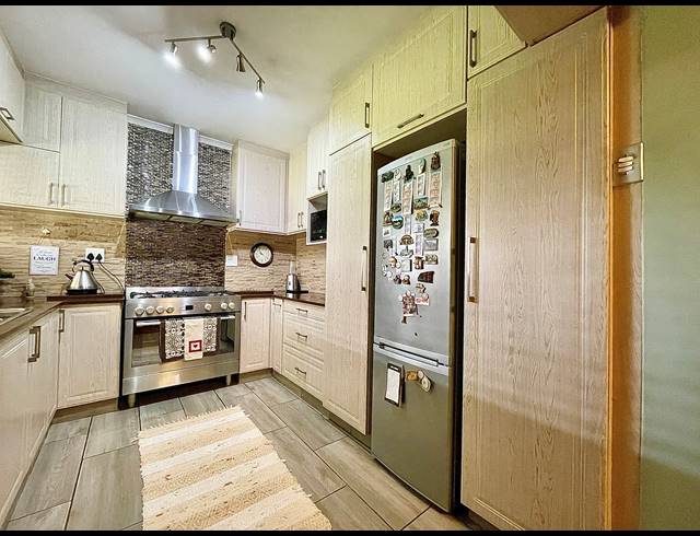 3 BEDROOM HOUSE FOR SALE IN YELLOWWOOD PARK